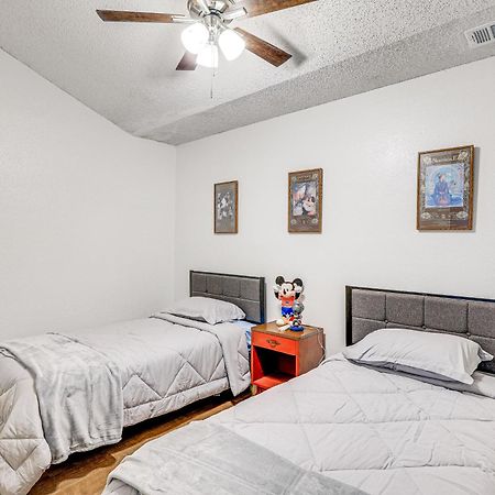 Spacious San Antonio Home Google Fiber, Game Room Extérieur photo